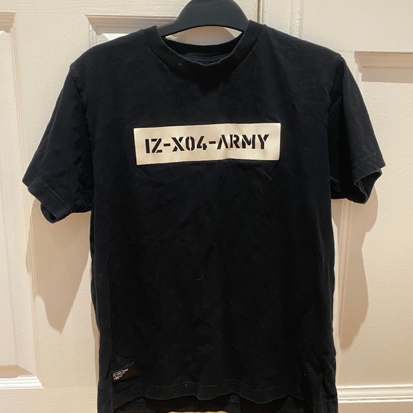 Izzue t-shirt size S - Picture 1 of 3